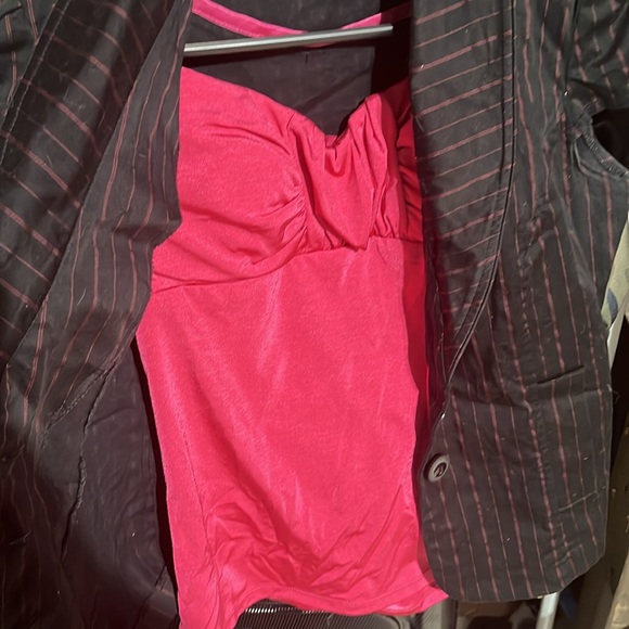 Short sleeve jacket w/free pink tank top.Tank size L but fits a M size person - Picture 2 of 6